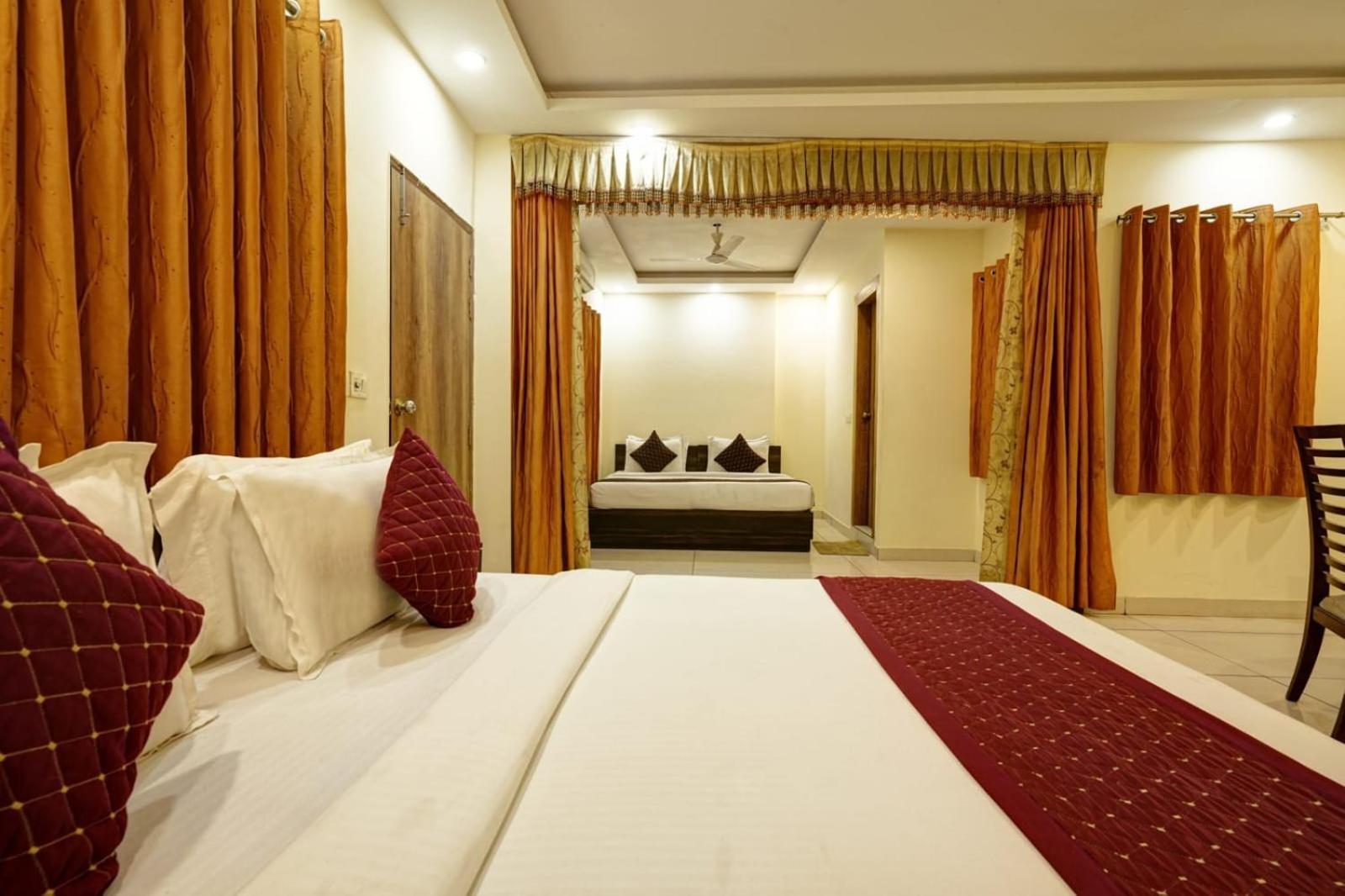 New Cozy Cave New Delhi